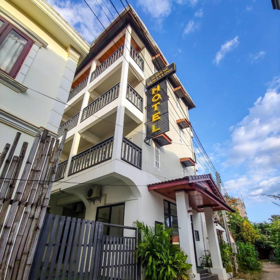Jasmine Vangvieng Hotel Vang Vieng Buitenkant foto